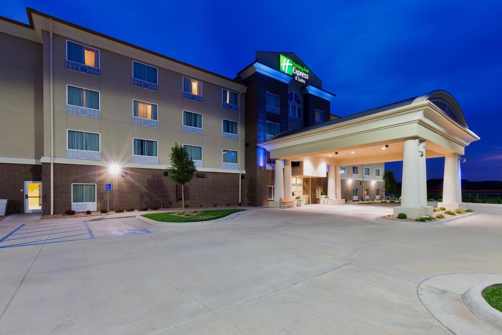 Holiday Inn Express Hotel & Suites Salina