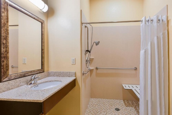 Holiday Inn Express Hotel & Suites Salina image 15