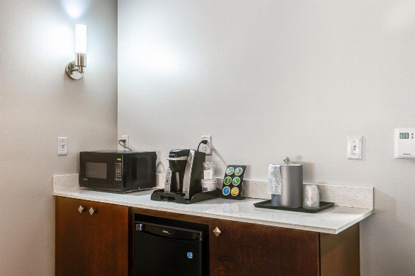 Holiday Inn Express Hotel & Suites Salina image 6