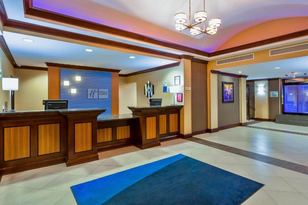 Holiday Inn Express Hotel & Suites Salina